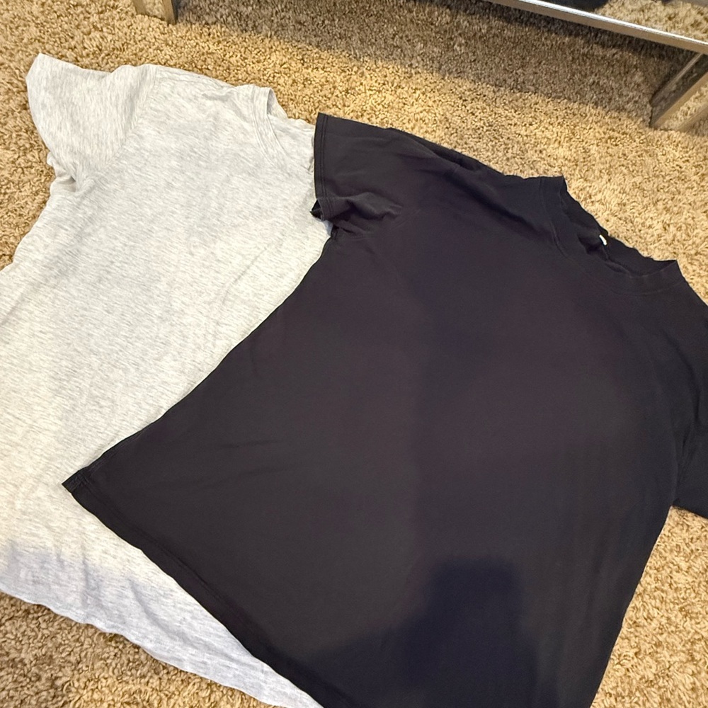Lululemon t shirt bundle black and grey